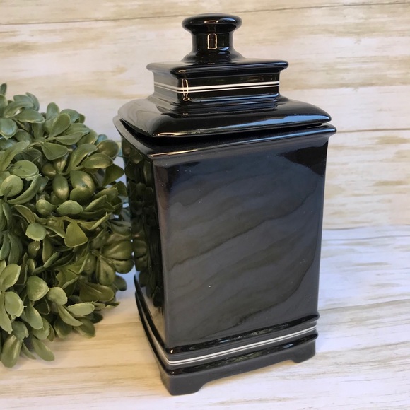 Vintage Style Black Ceramic Trinket Box with Lid - Picture 1 of 7